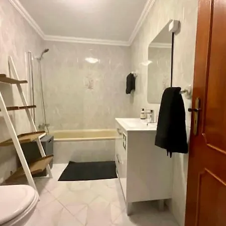 Apartment T1 Strip Oura *