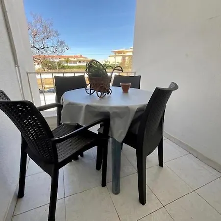 Apartment T1 Strip Oura *